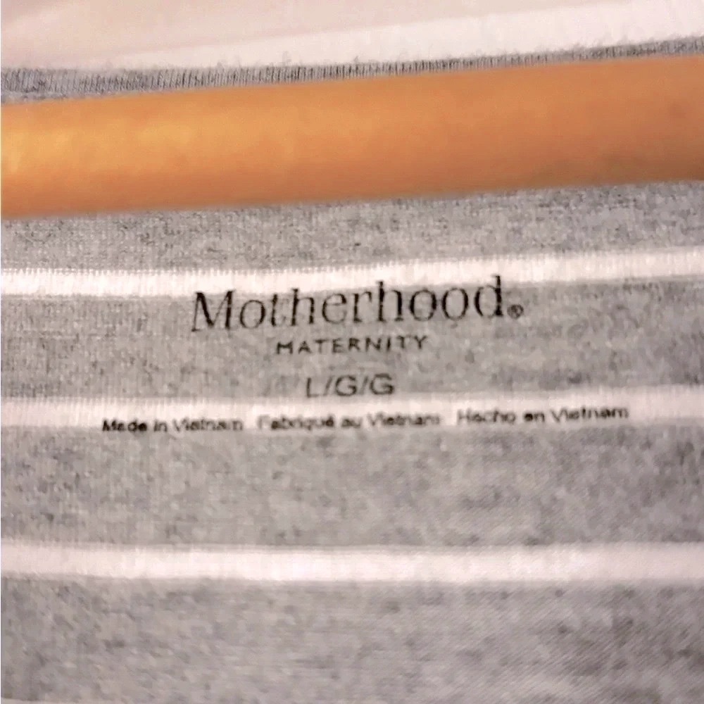 Motherhood Maternity V-Neck Top - Picture 10 of 10
